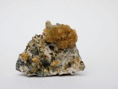 Stellerit, chalkopyrit - Sarbaj, Rudnyj, Kazachstán